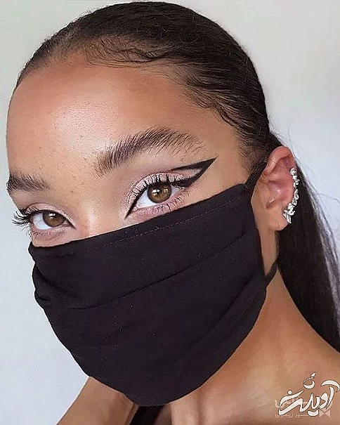 ست آرایش چشم گربه ای با ماسک مشکی